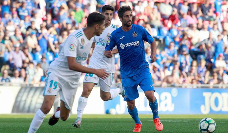 Markel Bergara (d) durante el duelo ante el Real Madrid en el Coliseum Markel Bergara (d) durante el duelo ante el Real Madrid en el Coliseum