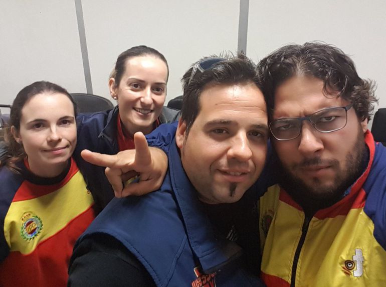 De izquierda a derecha Beatriz Martínez, Fátima Gálvez, Antonio Bailón y Alberto Fernández (foto de Twitter de Alberto Fernández) De izquierda a derecha Beatriz Martínez, Fátima Gálvez, Antonio Bailón y Alberto Fernández (foto de Twitter de Alberto Fernández)