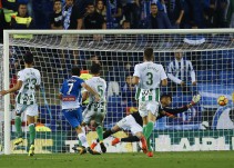 Un decepcionante Betis pierde al ritmo que quiso el Español