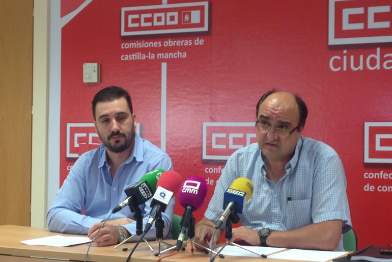 Alfonso Tercero, secretario general de la FSC-CCOO Ciudad Real y Fernando García, responsable del sector ferroviario del sindicato Alfonso Tercero, secretario general de la FSC-CCOO Ciudad Real y Fernando García, responsable del sector ferroviario del sindicato