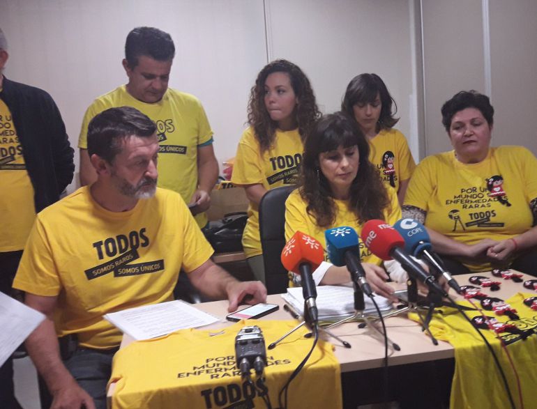 La Red de Madres y Padres Solidarios (REMPS) en la rueda de prensa de hoy. La Red de Madres y Padres Solidarios (REMPS) en la rueda de prensa de hoy.