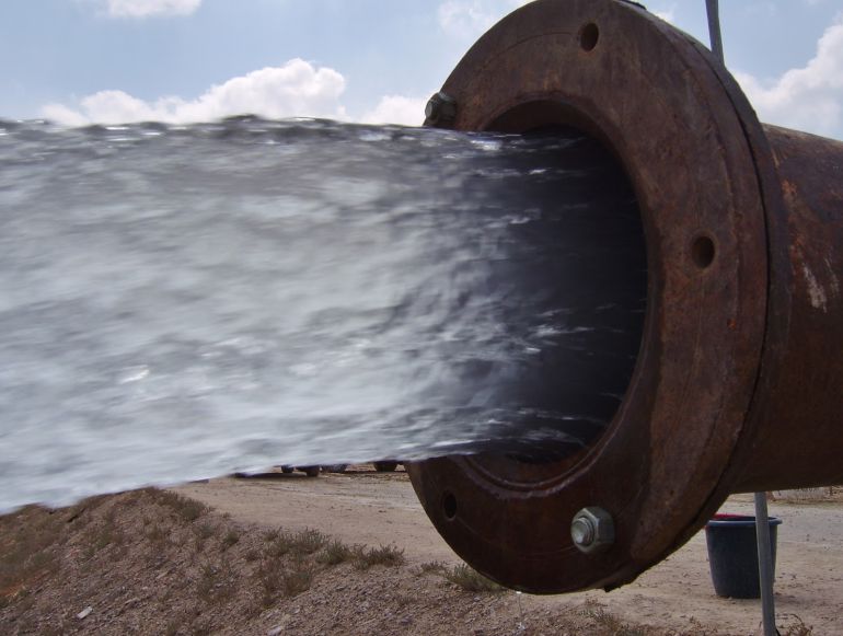Agua del pozo Malecón en la ciudad de Murcia Agua del pozo Malecón en la ciudad de Murcia