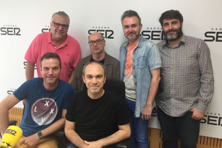 El equipo responsable de la recuperación y recreación de los textos y audios de Maximiliano Thous: Santiago Botella, Arturo Blay, Robert Martínez, Quique Lencina, Clemente López y Luis Fernández El equipo responsable de la recuperación y recreación de los textos y audios de Maximiliano Thous: Santiago Botella, Arturo Blay, Robert Martínez, Quique Lencina, Clemente López y Luis Fernández