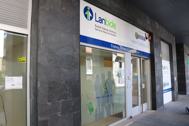 El paro bajó en 1.990 personas en octubre: El paro bajó en 1.990 personas en octubre El paro bajó en 1.990 personas en octubre: El paro bajó en 1.990 personas en octubre