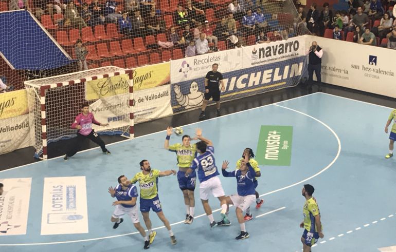 Victoria de paciencia del Atlético ante Zamora: El Atlético hace valer su fondo de armario ante Zamora, 30-22 Victoria de paciencia del Atlético ante Zamora: El Atlético hace valer su fondo de armario ante Zamora, 30-22
