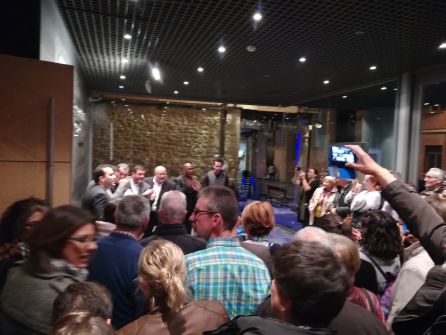 Tras el recital todavía hubo más en el vestíbulo Tras el recital todavía hubo más en el vestíbulo