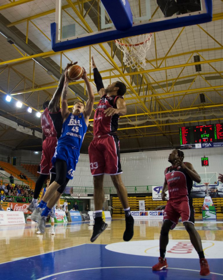 Nueva derrota del Club Ourense Baloncesto, en el Pazo de los deportes Paco Paz, frente a Valladolid, 65 a 72 Nueva derrota del Club Ourense Baloncesto, en el Pazo de los deportes Paco Paz, frente a Valladolid, 65 a 72