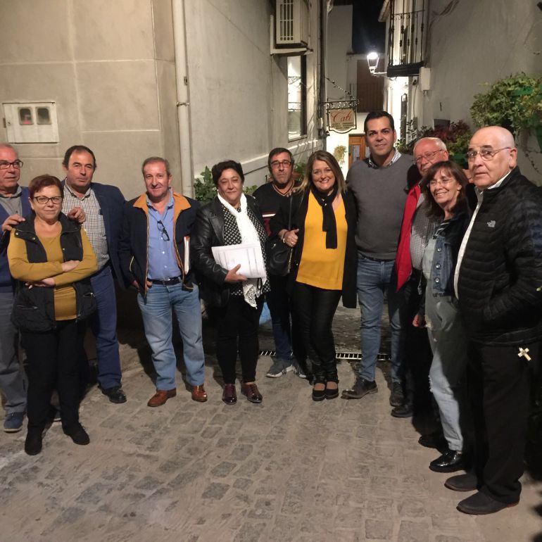 Cambios en los miembros de la ejecutiva local del Partido Popular de Iznatoraf que ahora preside Salvador Martínez, en la imagen, tercero por la derecha Cambios en los miembros de la ejecutiva local del Partido Popular de Iznatoraf que ahora preside Salvador Martínez, en la imagen, tercero por la derecha