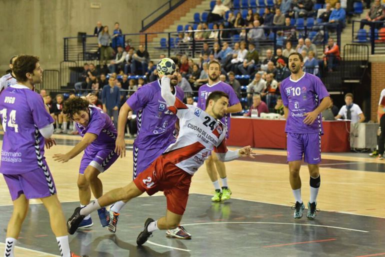 El BM Guadalajara vuelve a hacer historia ganando por primera vez en Logroño: El Quabit BM gana también en Logroño y sigue haciendo historia El BM Guadalajara vuelve a hacer historia ganando por primera vez en Logroño: El Quabit BM gana también en Logroño y sigue haciendo historia