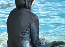 El Ayuntamiento investiga el desalojo de dos usuarias con 'burkini' de una piscina municipal