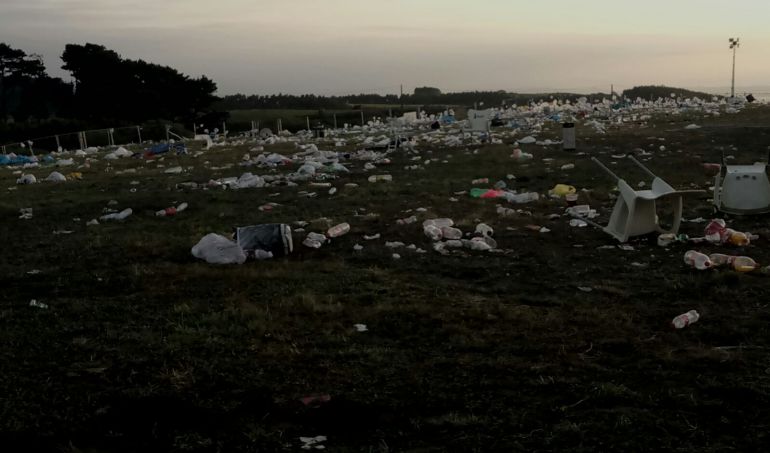 Imagen del estado en el que quedó la campa en la que se desarrolló el 'Delirium Festival'. Imagen del estado en el que quedó la campa en la que se desarrolló el 'Delirium Festival'.