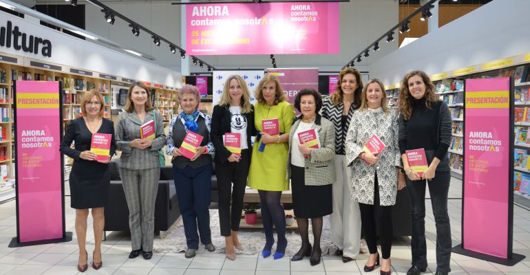 Algunas de las mujeres participantes en el libro Ahora contamos nosotras durante la presentación Algunas de las mujeres participantes en el libro Ahora contamos nosotras durante la presentación