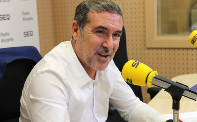“El PSOE se equivoca por la mañana, a mediodía y por la tarde” “El PSOE se equivoca por la mañana, a mediodía y por la tarde”