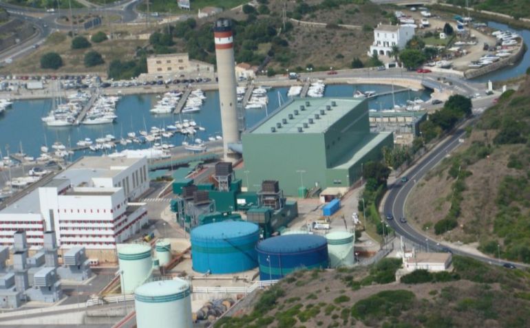 Las instituciones quieren que Endesa deje de usar fuel en la central térmica y pase a quemar gas. Las instituciones quieren que Endesa deje de usar fuel en la central térmica y pase a quemar gas.