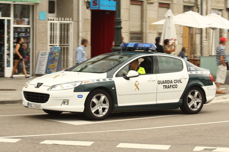 Una patulla de de Tráfico de la Guardia Civil. Una patulla de de Tráfico de la Guardia Civil.