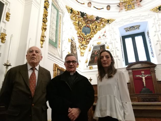 De iz. a dcha Julio Borreguero presidente de la cofradía de la Virgen de la Fuencisla, Cesar Franco obispo de la diócesis y María Gil la restauradora coordinadora de los trabajos llevados a cabo en la sacristía del Santuario De iz. a dcha Julio Borreguero presidente de la cofradía de la Virgen de la Fuencisla, Cesar Franco obispo de la diócesis y María Gil la restauradora coordinadora de los trabajos llevados a cabo en la sacristía del Santuario