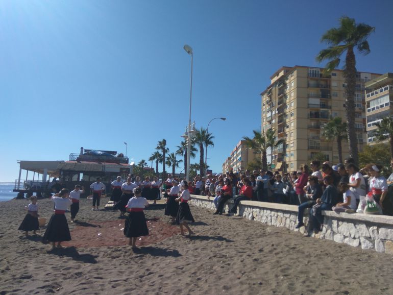 BARRIOS MÁLAGA: Huelin folklórico BARRIOS MÁLAGA: Huelin folklórico