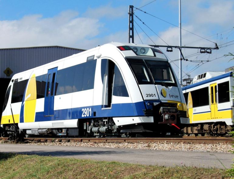IU exige la llegada inmediata de los trenes de FEVE para no retrasar más su recuperación