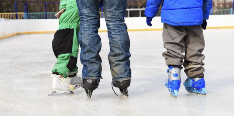La pista de hielo se convierte en un clásico de la Navidad leonesa La pista de hielo se convierte en un clásico de la Navidad leonesa