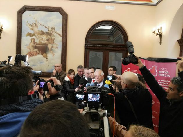 Borrell: "Cuantos menos responsables políticos estén en prisión mejor para las elecciones" Borrell: "Cuantos menos responsables políticos estén en prisión mejor para las elecciones"