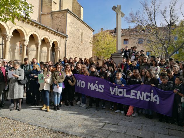 El Consejo Municipal de la Mujer ha organizado este acto con la colaboración de la Asociación de vecinos Justo y Pastor del barrio del Salvador El Consejo Municipal de la Mujer ha organizado este acto con la colaboración de la Asociación de vecinos Justo y Pastor del barrio del Salvador