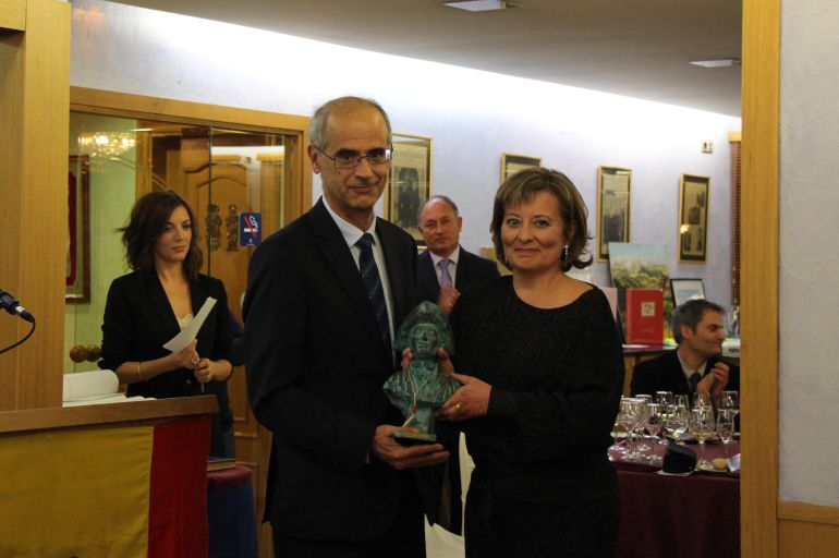 Núria Gras guanya el Fiter i Rossell amb la seva primera novel·la Núria Gras guanya el Fiter i Rossell amb la seva primera novel·la