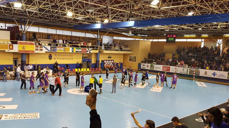 Imagen del anterior enfrentamiento entre BM Guadalajara y Atlético Valladolid en el David Santamaría. (31-26) Imagen del anterior enfrentamiento entre BM Guadalajara y Atlético Valladolid en el David Santamaría. (31-26)