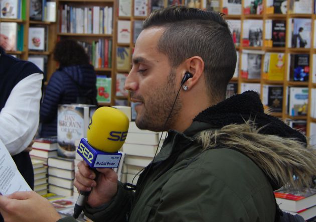 A pie de calle en Hoy por Hoy Madrid Oeste – Librería VID en Móstoles en el Día de las librerías A pie de calle en Hoy por Hoy Madrid Oeste – Librería VID en Móstoles en el Día de las librerías
