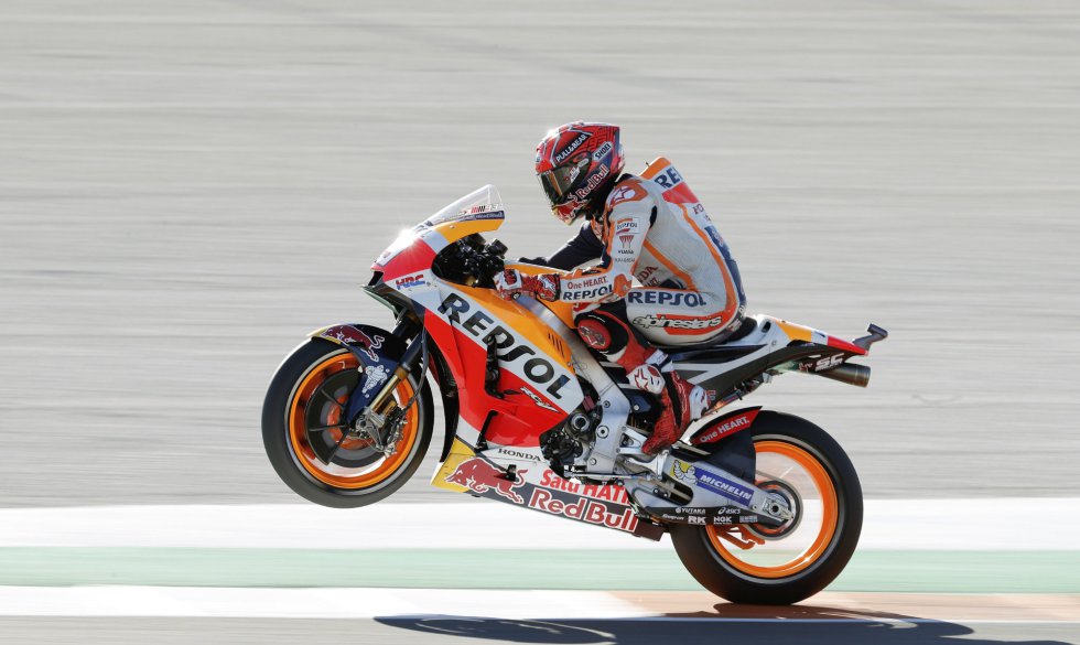 El piloto español Marc Marquez durante la cuarta sesión de entrenamientos libres en el el circuito Ricardo Tormo de Cheste (València) donde mañana se celebra la última prueba del mundial El piloto español Marc Marquez durante la cuarta sesión de entrenamientos libres en el el circuito Ricardo Tormo de Cheste (València) donde mañana se celebra la última prueba del mundial