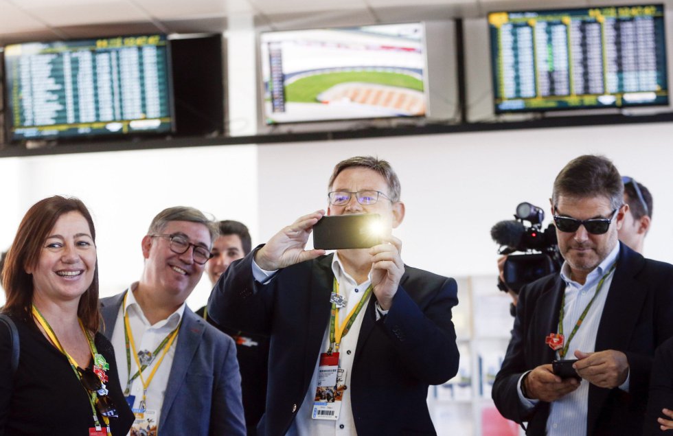 El presidente de la Generalitat Valenciana, Ximo Puig, el ministro de Justicia, Rafael Catalá, y la presidenta de Baleares Francina Armengol en el Gran Premio de motociclismo de la Comunidad Valenciana disputado en el circuito Ricardo Tormo de Cheste El presidente de la Generalitat Valenciana, Ximo Puig, el ministro de Justicia, Rafael Catalá, y la presidenta de Baleares Francina Armengol en el Gran Premio de motociclismo de la Comunidad Valenciana disputado en el circuito Ricardo Tormo de Cheste