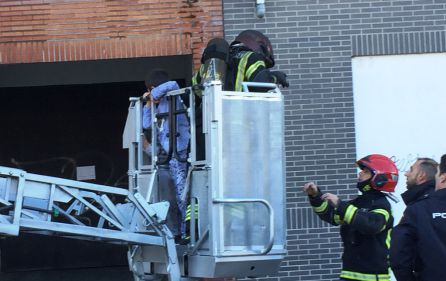 Un incendio en una vivienda obliga a rescatar a dos familias en Ponferrada Un incendio en una vivienda obliga a rescatar a dos familias en Ponferrada