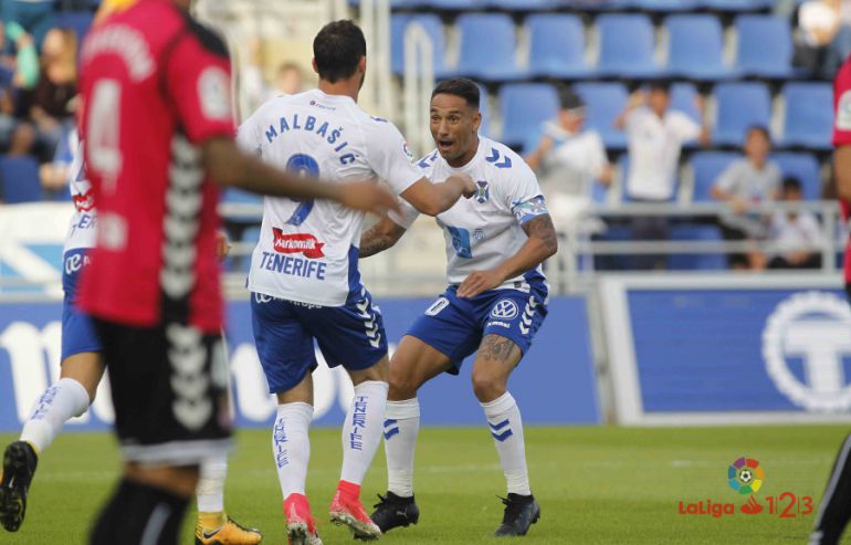 Malbasic y Suso celebran el primer tanto de los blanquiazules Malbasic y Suso celebran el primer tanto de los blanquiazules