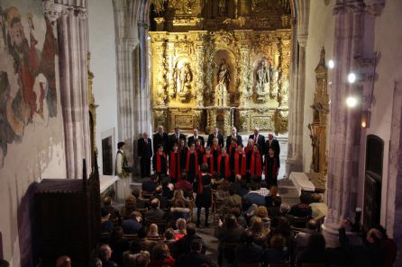 La agrupación Coral Cuellarana en el concierto ofrecido en la capilla de la Magdalena La agrupación Coral Cuellarana en el concierto ofrecido en la capilla de la Magdalena