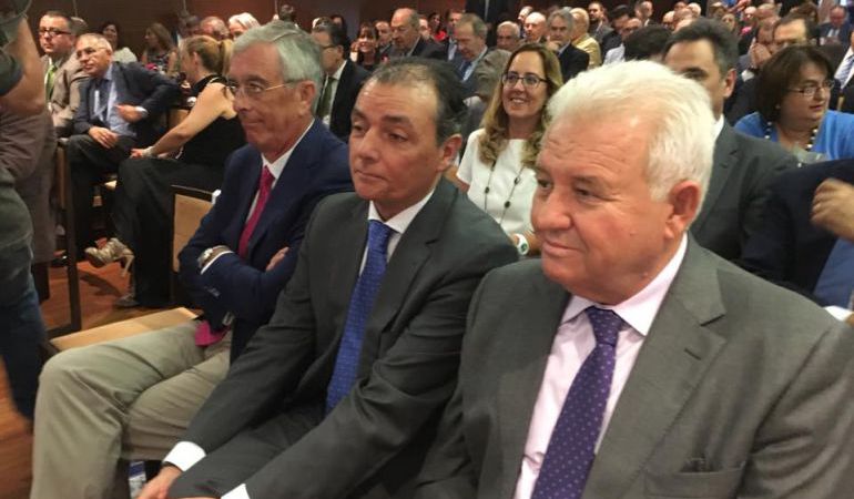 Francisco Gómez, presidente de COEPA (d), junto a su homólogo en la CEV, Salvador Navarro. Francisco Gómez, presidente de COEPA (d), junto a su homólogo en la CEV, Salvador Navarro.