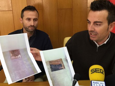 El edil de Deportes muestra las fotos de las deficiencias en los vestuarios del Nuevo Pepico Amat en Elda El edil de Deportes muestra las fotos de las deficiencias en los vestuarios del Nuevo Pepico Amat en Elda