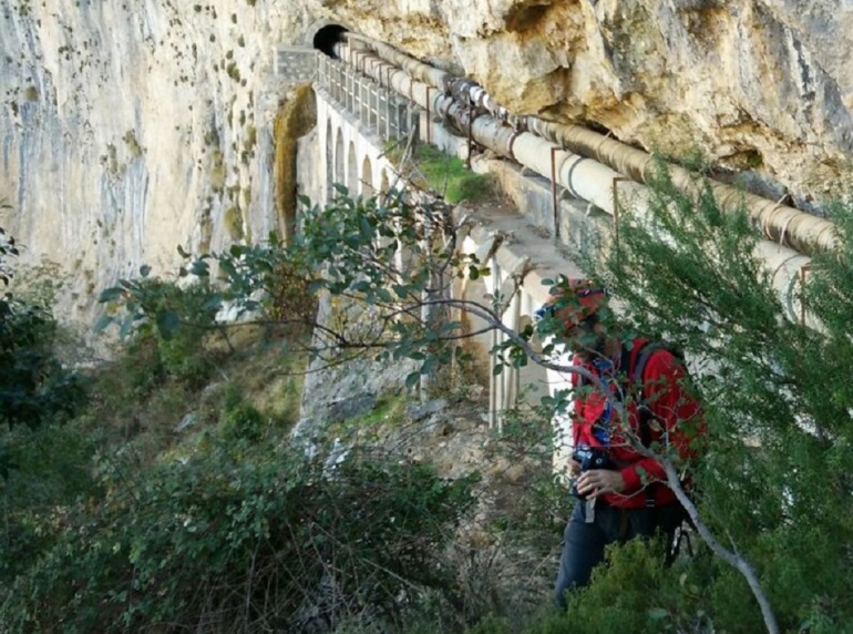 Se quiere adaptar la infraestructura de las antiguas conducciones de agua desde el embalse de las Aguascebas, que incluye túneles y puentes Se quiere adaptar la infraestructura de las antiguas conducciones de agua desde el embalse de las Aguascebas, que incluye túneles y puentes
