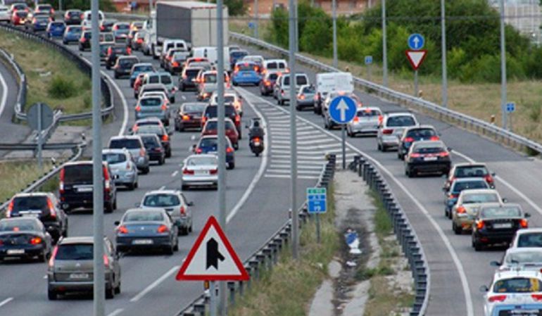 La colisión de 4 coches en la A7 provoca 6 kilómetros de retención La colisión de 4 coches en la A7 provoca 6 kilómetros de retención