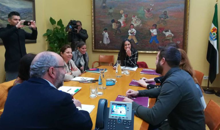 Reunión entre la Junta de Extremadura y Podemos Extremadura Reunión entre la Junta de Extremadura y Podemos Extremadura