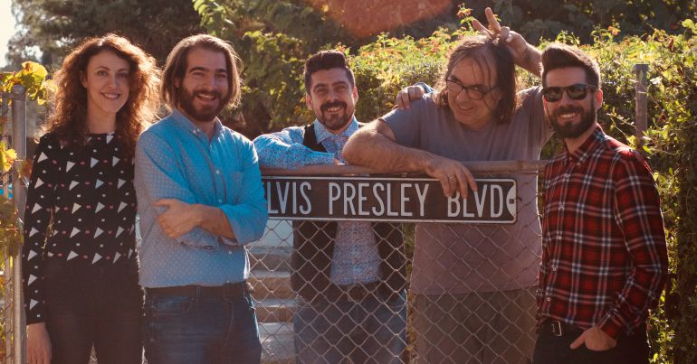 Vuelacruz ha grabado su primer disco con el conocido productor Paco Loco Vuelacruz ha grabado su primer disco con el conocido productor Paco Loco