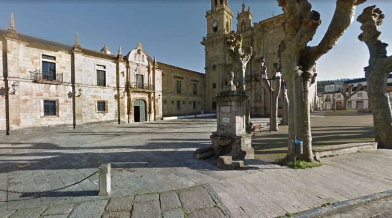 Ayuntamiento de Lourenzá, donde se arregló un parque con deficiencias en el colegio Ayuntamiento de Lourenzá, donde se arregló un parque con deficiencias en el colegio