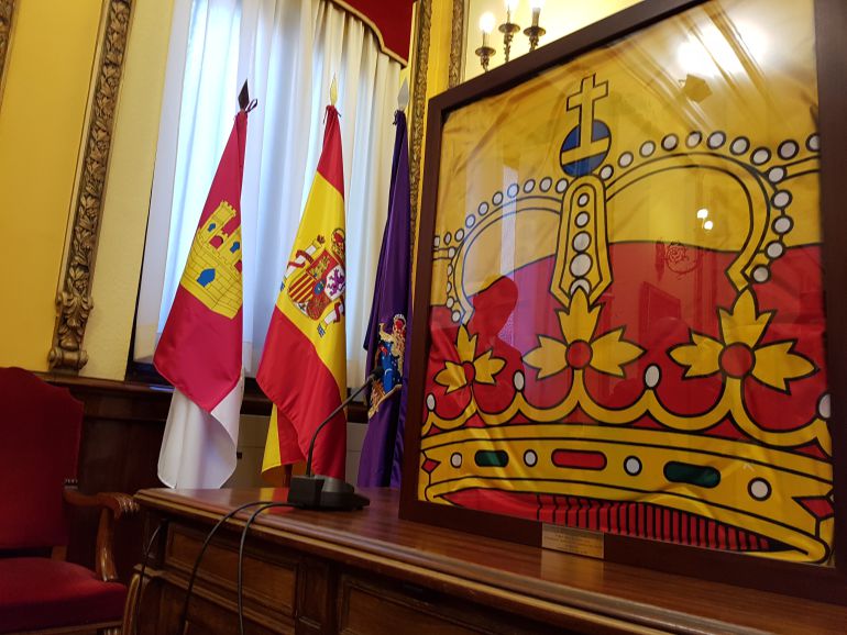 Bandera entregada al Ayuntamiento de Guadalajara Bandera entregada al Ayuntamiento de Guadalajara