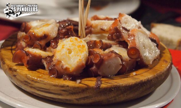 Un plato de pulpo á feira de Os Pendellos Un plato de pulpo á feira de Os Pendellos