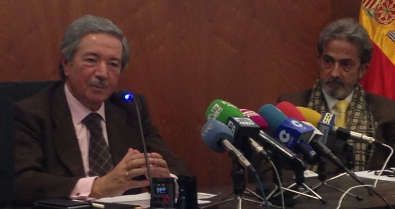 Rafael Gómez Arribas, presidente de CRIA y el juez Carmelo Ordóñez en la reunión con las partes implicadas en la proceso de venta del aeropuerto Rafael Gómez Arribas, presidente de CRIA y el juez Carmelo Ordóñez en la reunión con las partes implicadas en la proceso de venta del aeropuerto