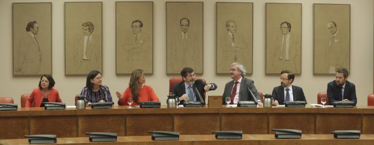 La ibicenca Sofía Hernanz, junto con el resto de integrantes de la mesa de la Comisión para la Evaluación y la Modernización del Estado Autonómico que se ha constituido en el Congreso y que preside el socialista ,José Enrique Serrano La ibicenca Sofía Hernanz, junto con el resto de integrantes de la mesa de la Comisión para la Evaluación y la Modernización del Estado Autonómico que se ha constituido en el Congreso y que preside el socialista ,José Enrique Serrano