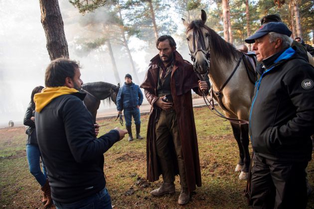 El actor Asier Etxeandia, junto al director Alfonso Cortés-Cavanillas , durante el rodaje de la película "Sordo". El actor Asier Etxeandia, junto al director Alfonso Cortés-Cavanillas , durante el rodaje de la película "Sordo".