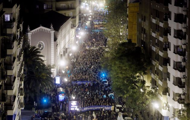 La patronal autonómica, los principales sindicatos, todos los partidos políticos, salvo el PP, y otros dos centenares de organizaciones sociales celebran una manifestación para reclamar una financiación autonómica justa La patronal autonómica, los principales sindicatos, todos los partidos políticos, salvo el PP, y otros dos centenares de organizaciones sociales celebran una manifestación para reclamar una financiación autonómica justa