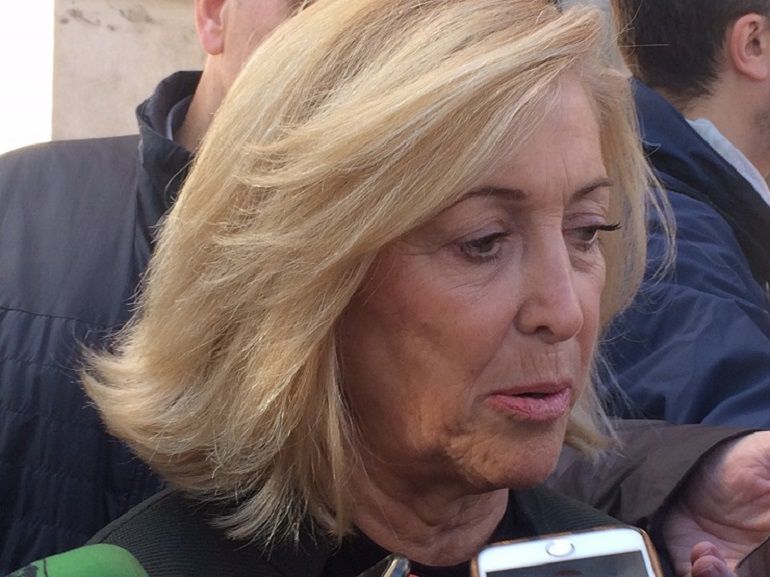 Dancausa atiende a los periodistas a la salida del juzgado Dancausa atiende a los periodistas a la salida del juzgado