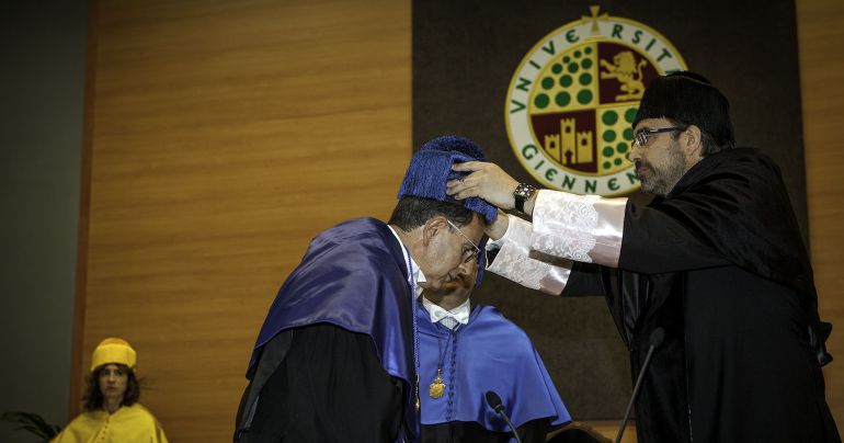 La UJA ya ha entregado en anteriores ocasiones esta distinción a otros estudiosos. La UJA ya ha entregado en anteriores ocasiones esta distinción a otros estudiosos.