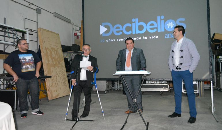 En el centro, Francisco José Morcillo, ‘Chiqui’ y José Cano, empresarios, acompañados de profesionales de su equipo En el centro, Francisco José Morcillo, ‘Chiqui’ y José Cano, empresarios, acompañados de profesionales de su equipo