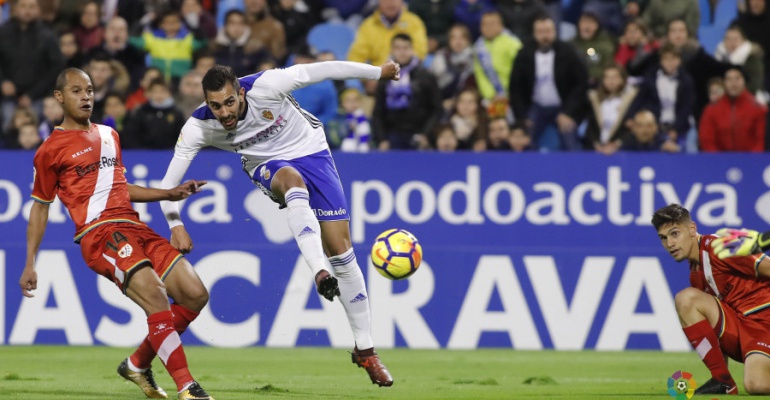 Borja Iglesias, en una acción del último partido disputado en La Romareda ante el Rayo Borja Iglesias, en una acción del último partido disputado en La Romareda ante el Rayo